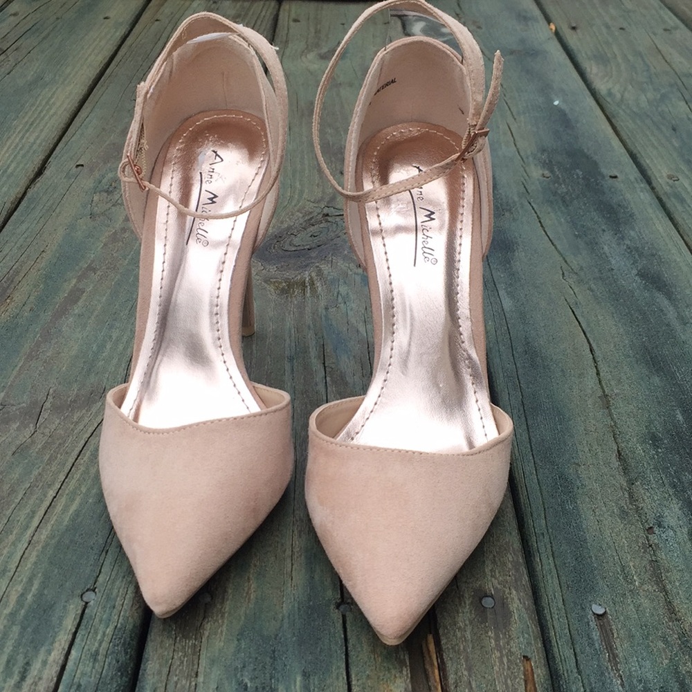Blush pumps